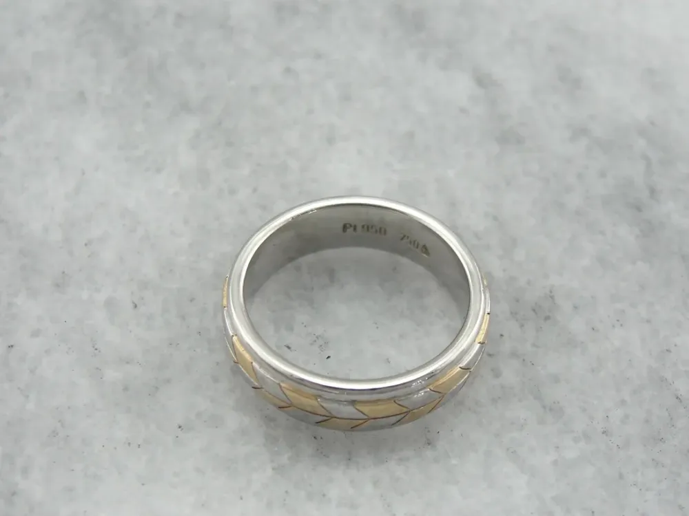Fantastic Two Tone Chevron Style Band Platinum and Mosterdgeel Gold