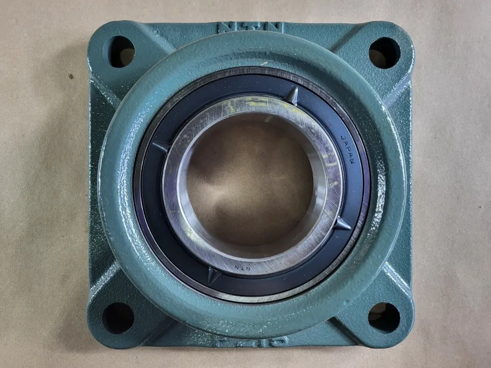 Flange Mount Ball Bearing Unit 2.55" Bore, UKF215D1 - Vervaardigd volgens DIN-norm