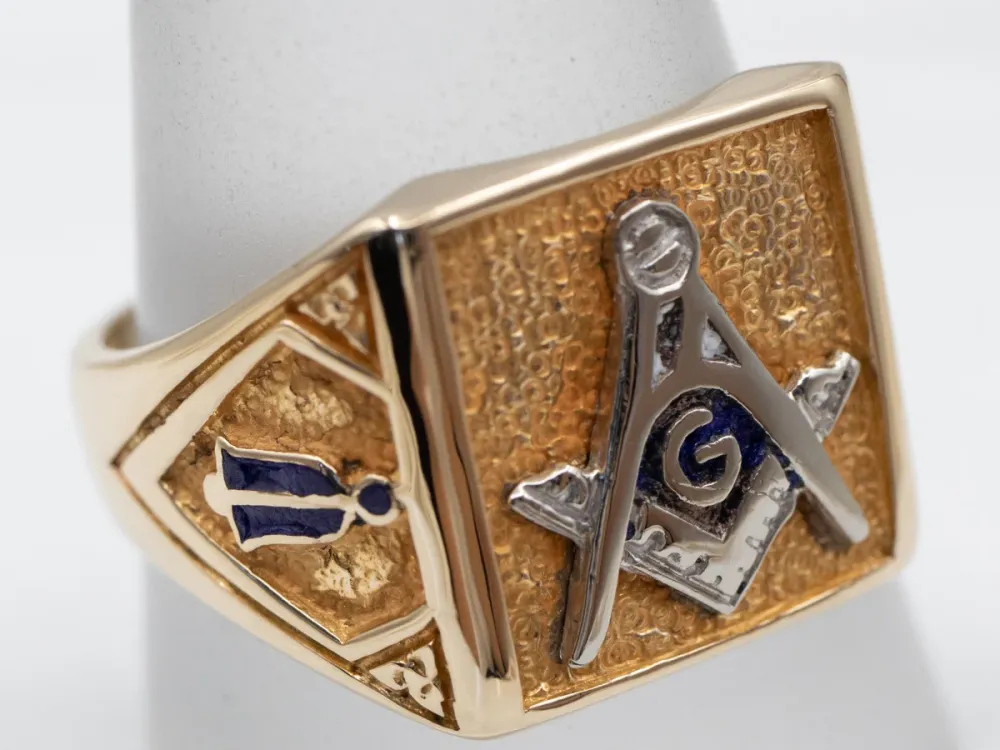 Industrieel Zwaar Belast Men's Two Tone Gouden and Enamel Masonic Ring