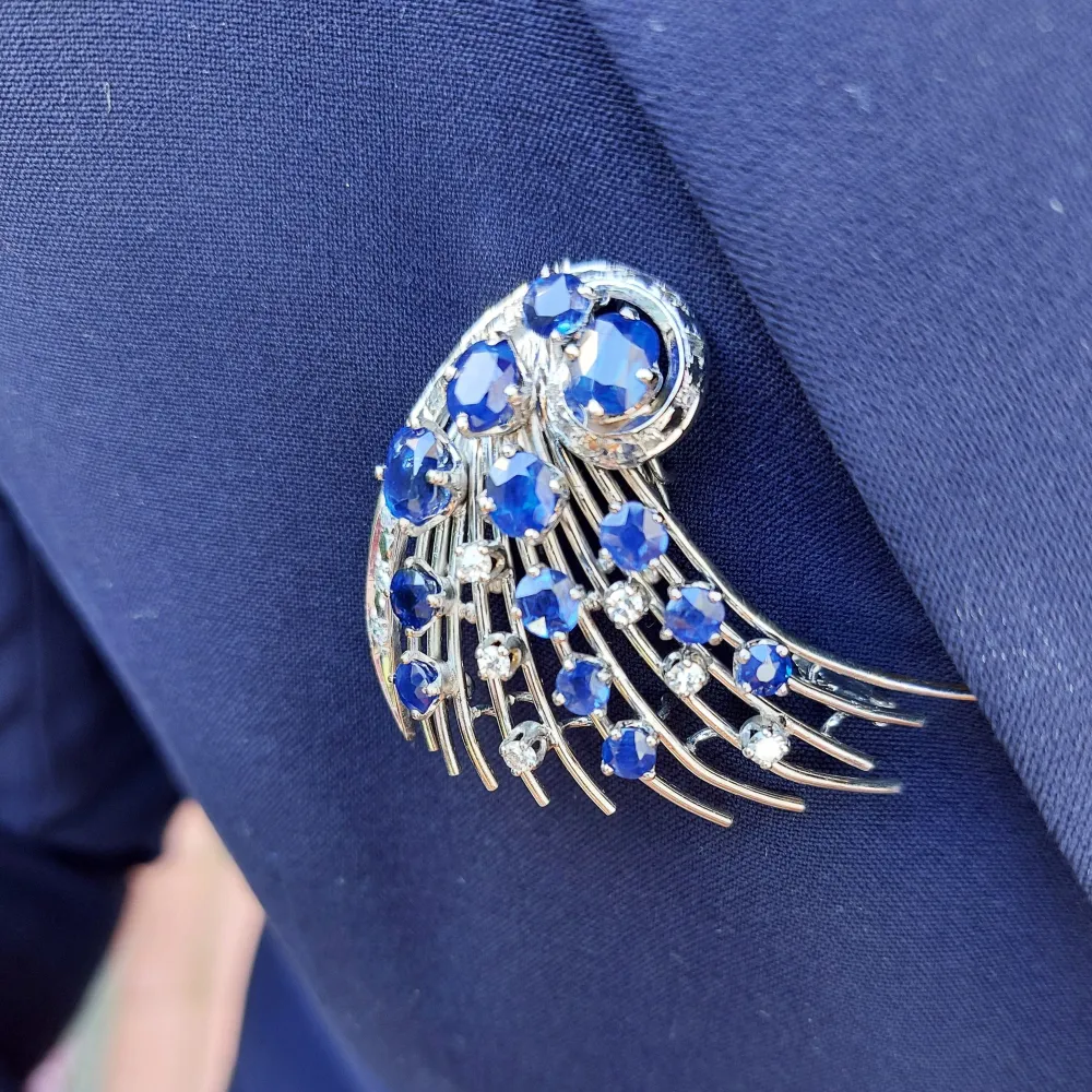 HIPPIAS-Diamonds and sapphires brooch met Gegarandeerde Pasvorm