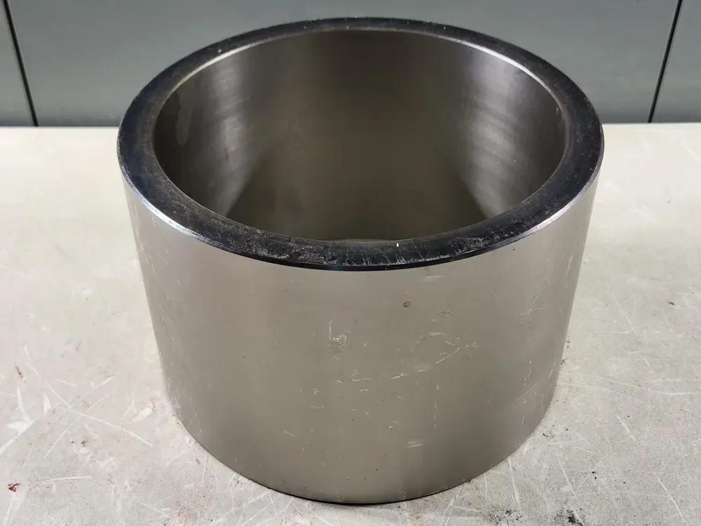 Rear Bucket Pin Bush FS 4435888 met borgring