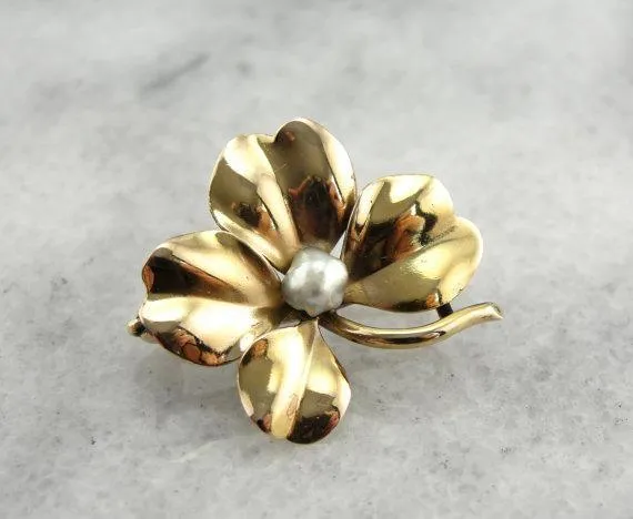 Shamrock and Natural Pearl Pin Polished Verguld