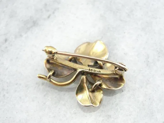 Shamrock and Natural Pearl Pin Polished Verguld