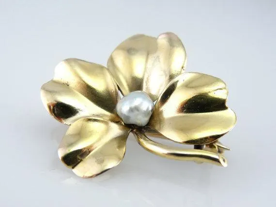 Shamrock and Natural Pearl Pin Polished Verguld