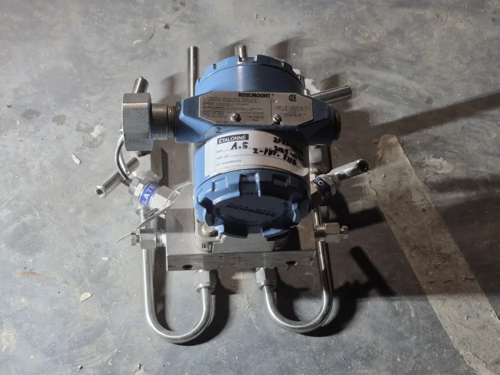 Hoogvermogen Pressure Transmitter 3051CD3A02A1AS5C6Q4 w/ Valve Manifold