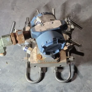 Pressure Transmitter 3051CD205A1AS5C6Q4 w/ Valve Manifold