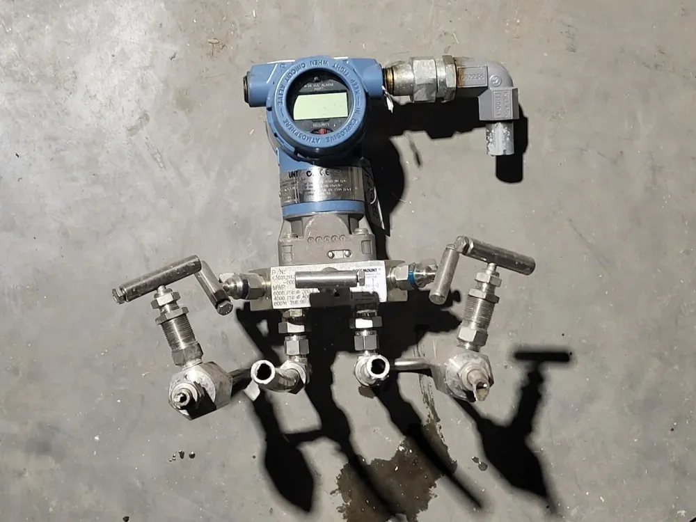 Pressure Transmitter 3051MA2CA0010AA10NDBS5Q4 w/ Valve Manifold
