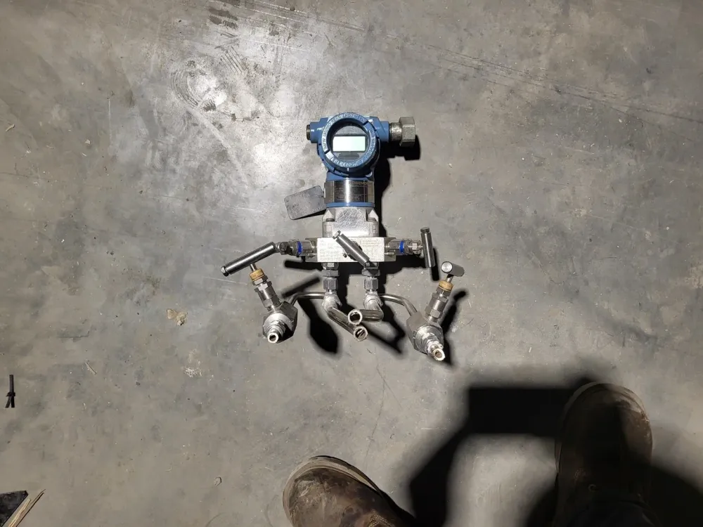 Pressure Transmitter 3051SD2A22A1AC6M5 w/ Valve Manifold