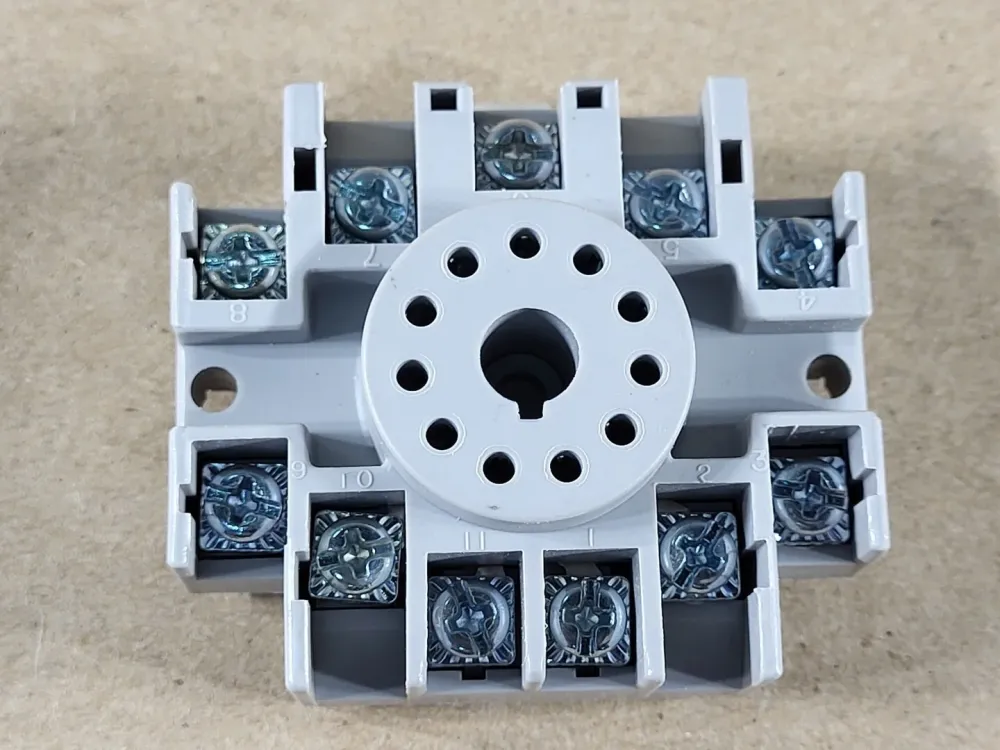 11-Pin Relay Socket 27E892