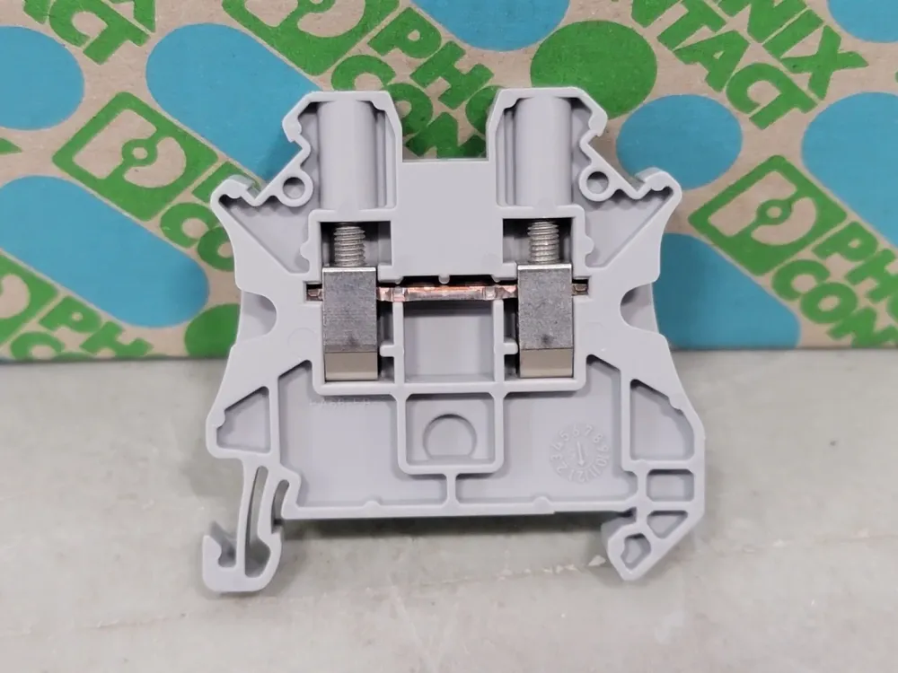 UT 4 Feed Through Terminal Block 3044102 (Box 50)