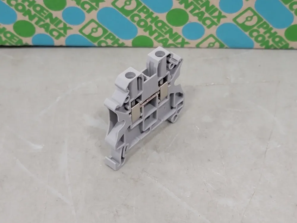UT 4 Feed Through Terminal Block 3044102 (Box 50)