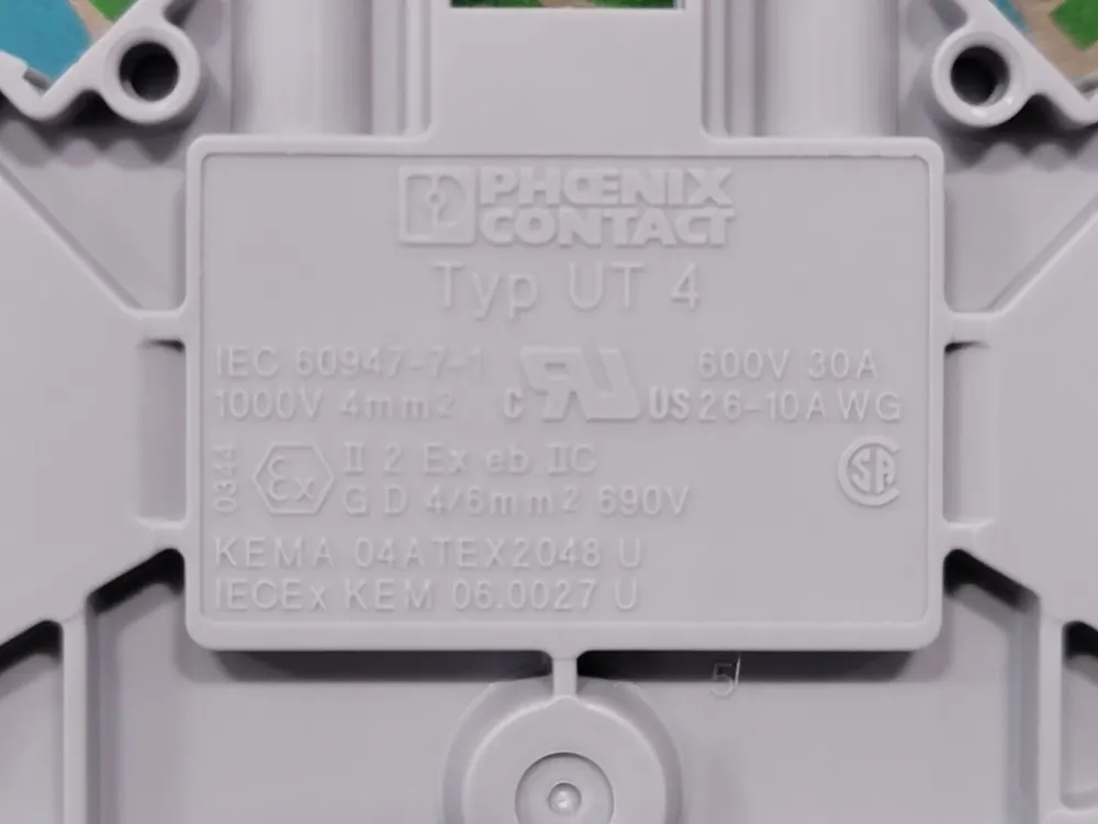 UT 4 Feed Through Terminal Block 3044102 (Box 50)