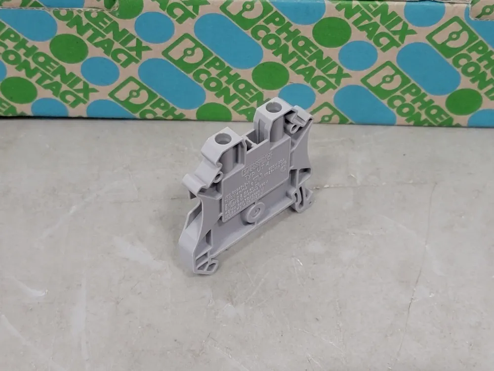 UT 4 Feed Through Terminal Block 3044102 (Box 50)
