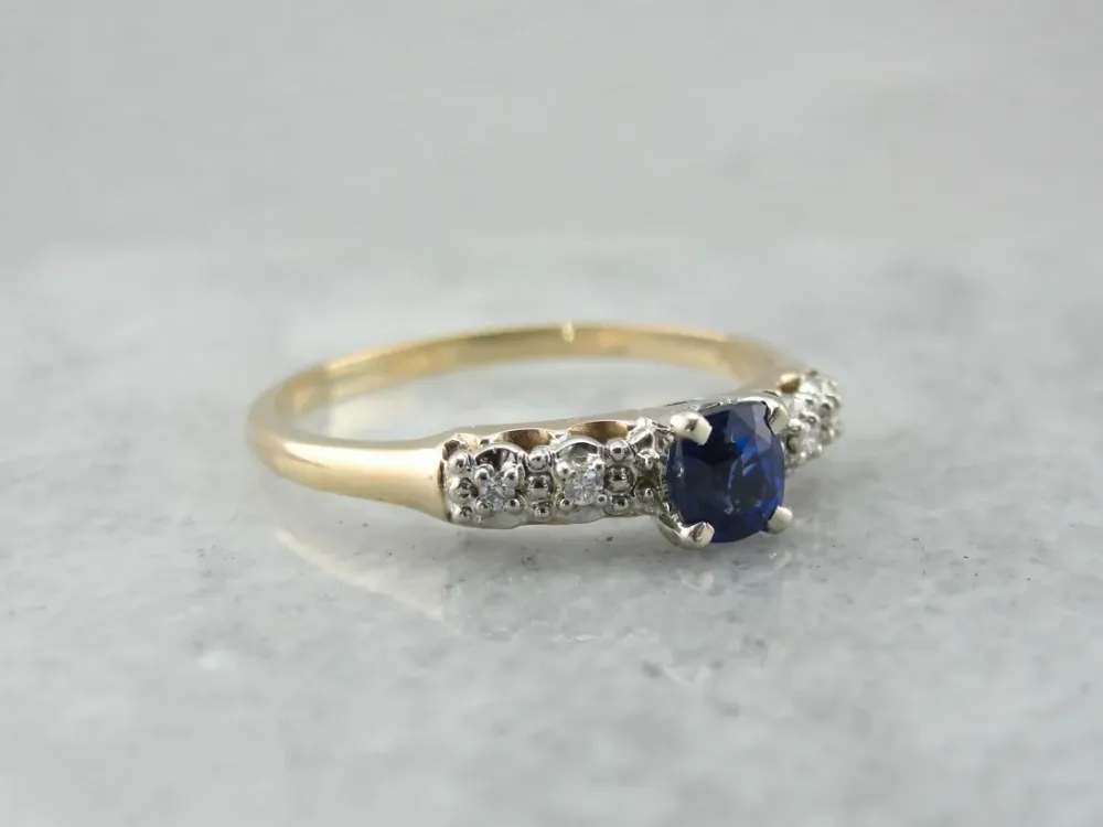 Bright Blue Sapphire Engagement Ring Geel and White Gold