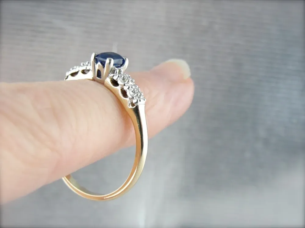 Bright Blue Sapphire Engagement Ring Geel and White Gold