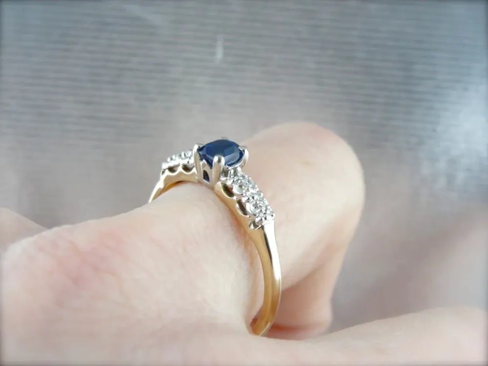 Bright Blue Sapphire Engagement Ring Geel and White Gold