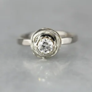 Gegalvaniseerd Modernist Diamond Nest Solitaire Engagement Ring