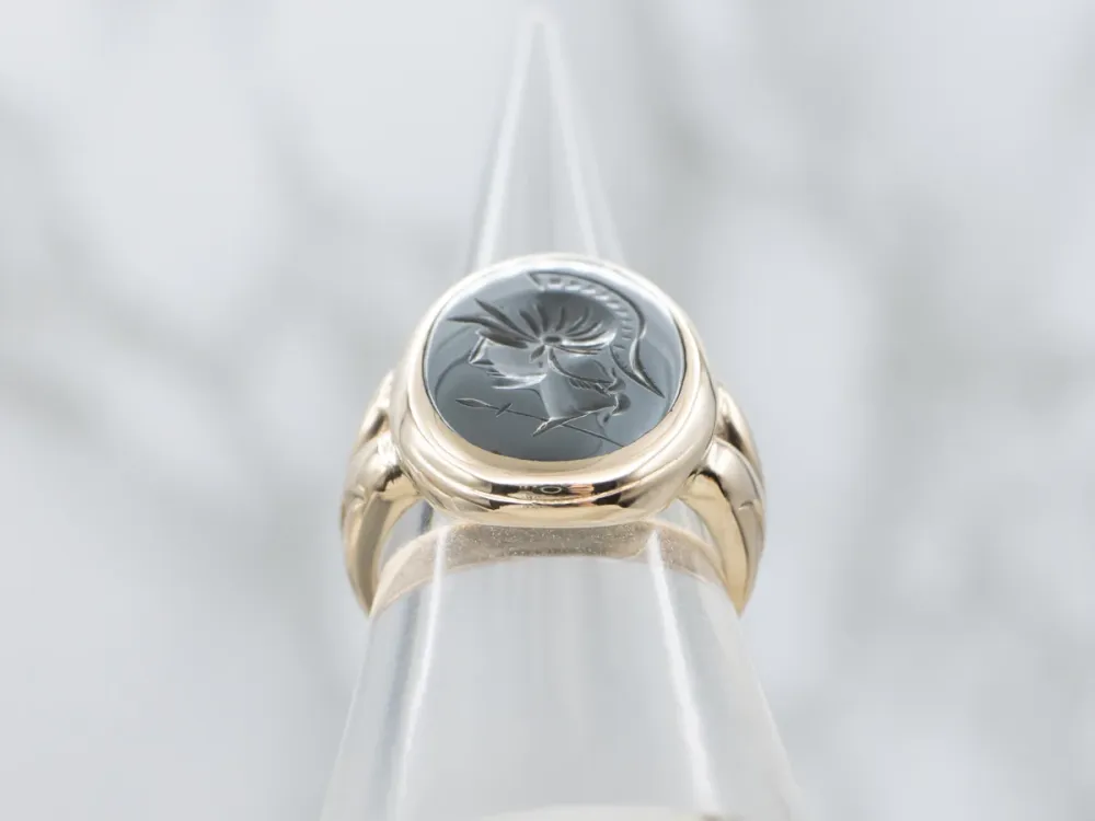 Gegalvaniseerd Roman Soldier Hematite Intaglio Gouden Statement Ring