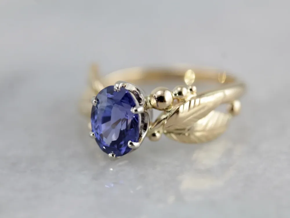 Indigo Sapphire Gemstone Ring set Antiekstijl Leaf and Berry, Botanical Themed Setting