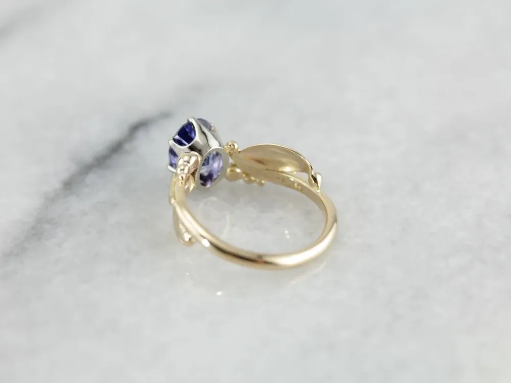 Indigo Sapphire Gemstone Ring set Antiekstijl Leaf and Berry, Botanical Themed Setting