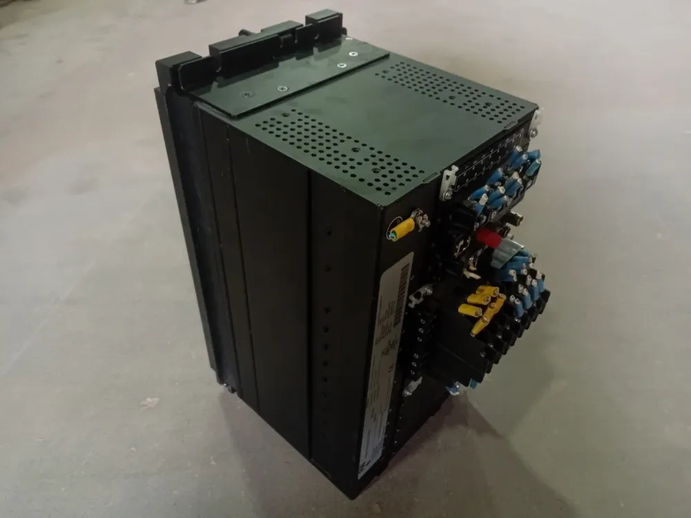 F60 Feeder Management Relay w/ Power CPU CT/VT Met display I/O Modules met CE-Keurmerk