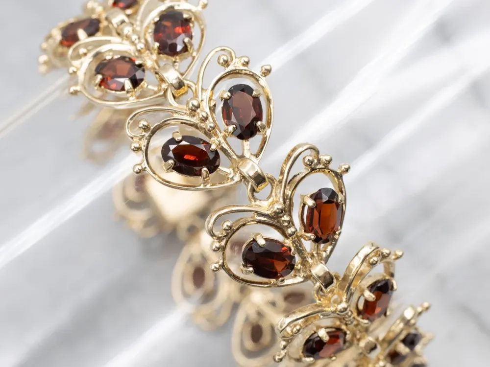 Looping Goud and Garnet Butterfly Link Bracelet