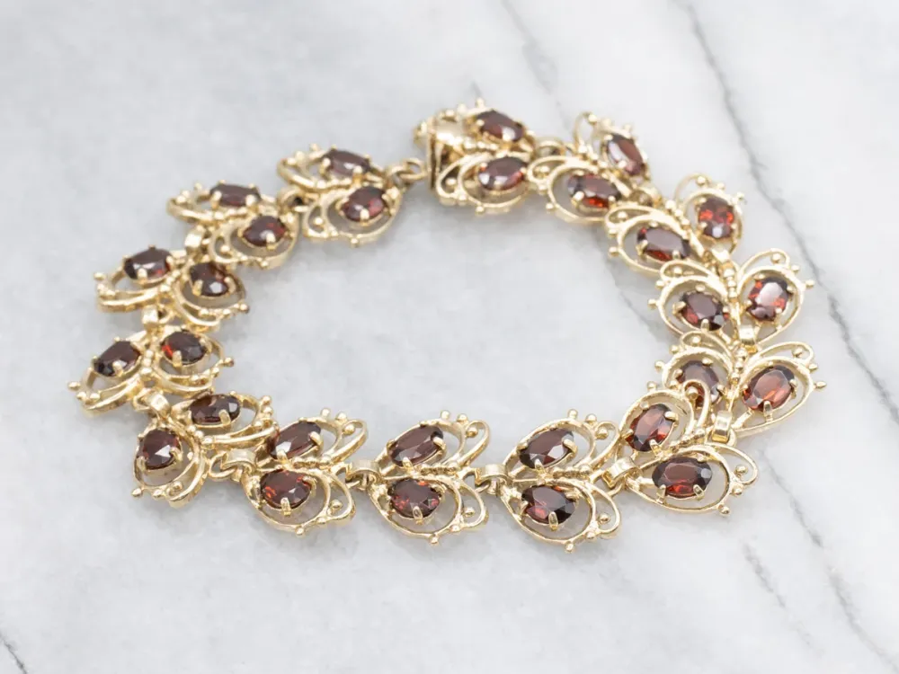 Looping Goud and Garnet Butterfly Link Bracelet