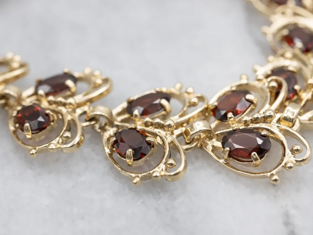 Looping Goud and Garnet Butterfly Link Bracelet
