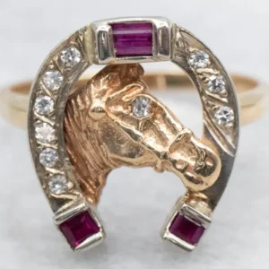 Synthetic Ruby and Diamond Horse and Horseshoe Ring met Veiligheidslengte