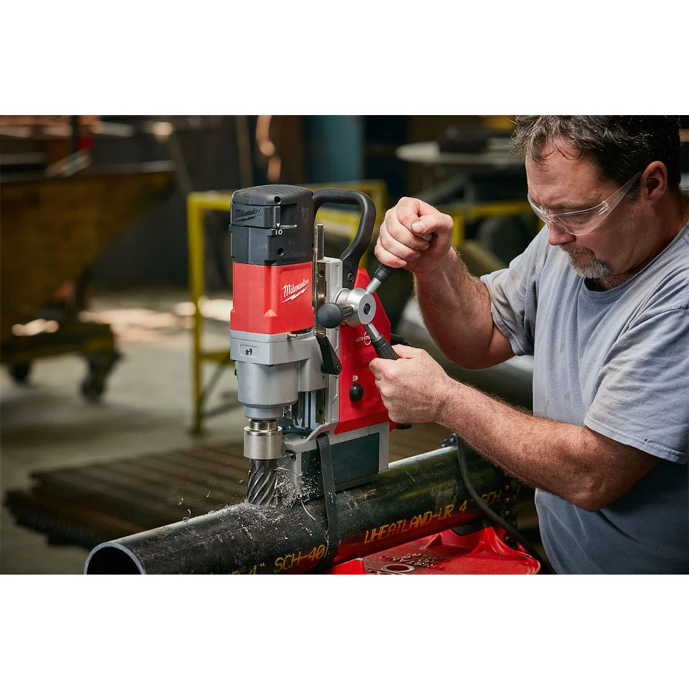 Zware last MILWAUKEE 1-5/8" Magnetic Drill Kit