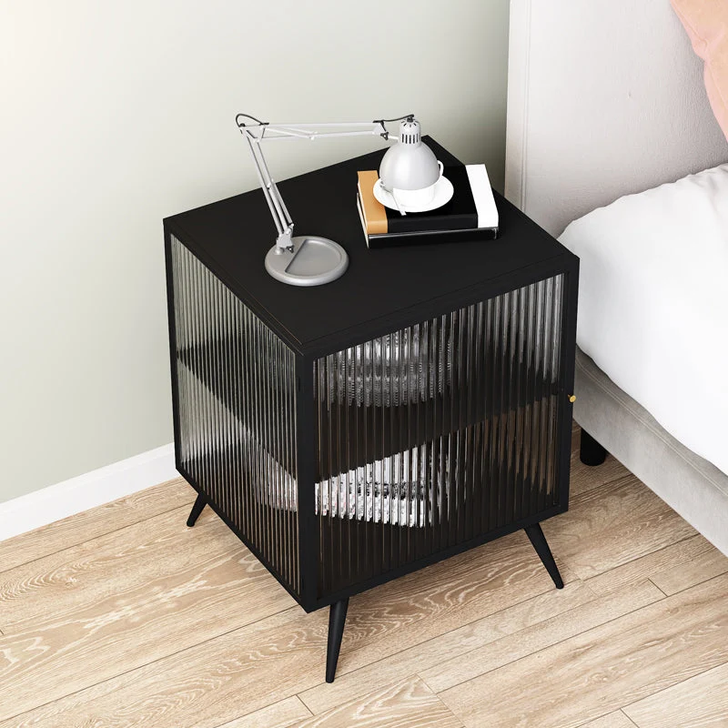 Industrial Van metaal Accent Table Nightstand 21.65" Tall Bed Nightstand 3 Shelves White