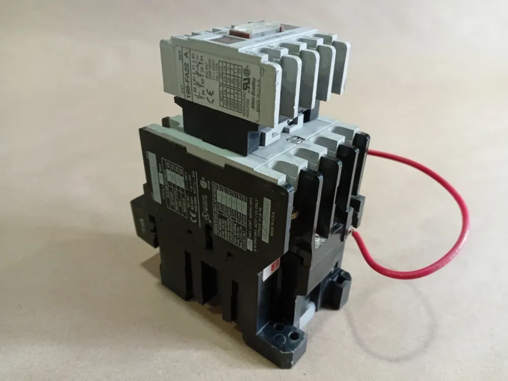 18 Amp Contactor 100-A18ND3, 195-FA22