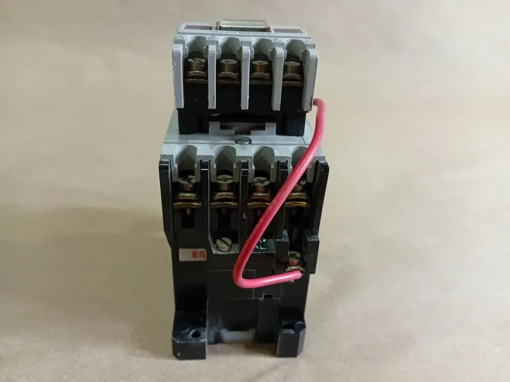 18 Amp Contactor 100-A18ND3, 195-FA22