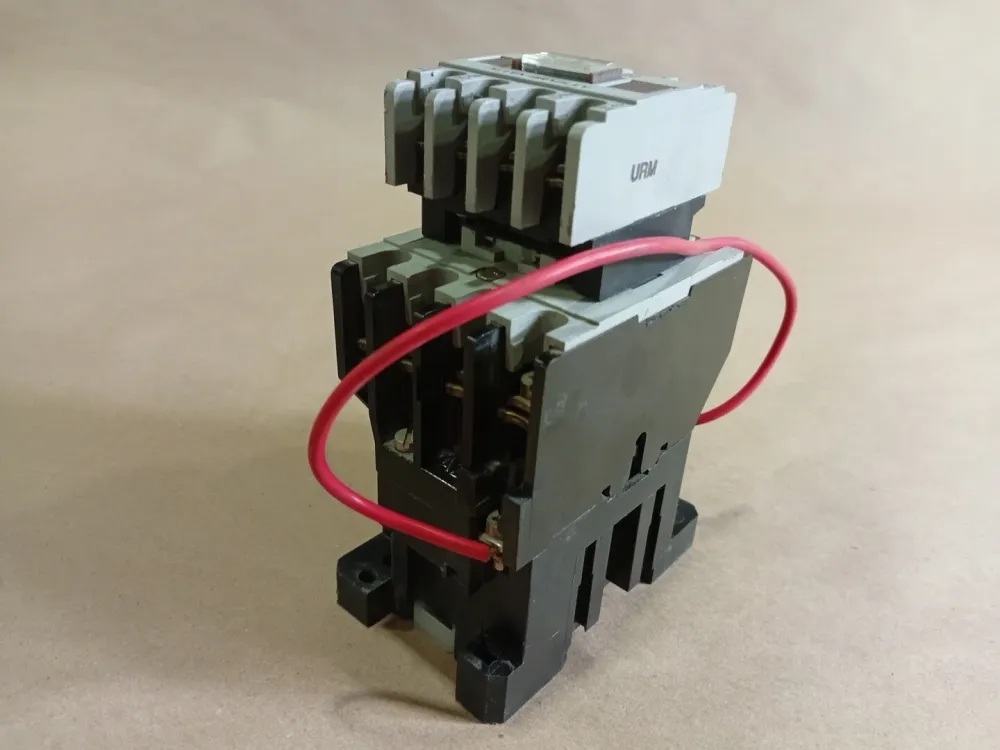18 Amp Contactor 100-A18ND3, 195-FA22