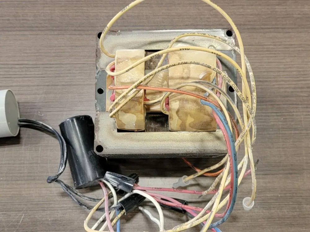347 Volts 1 Lamp Magnetic Ballast w/ Ignitor and Capacitor LU400/TRI met CE-Keurmerk