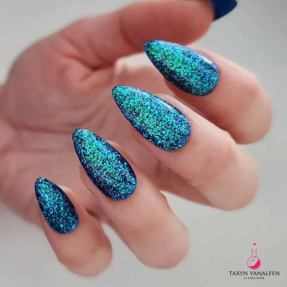P+ Standing Ovation, Glitter Gel Polish 10 ml - Vervaardigd volgens DIN-norm