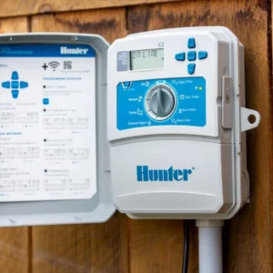 Hunter Industries X2-800 8-station controller, 120V internal transformer and plug van kunststof cabinet
