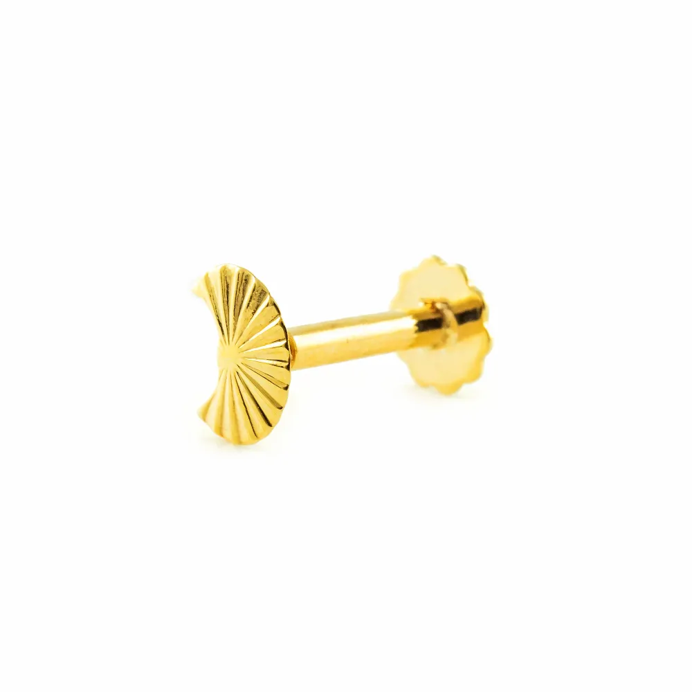 9ct Mosterdgeel Gold Carved Moon Cartilage Piercing