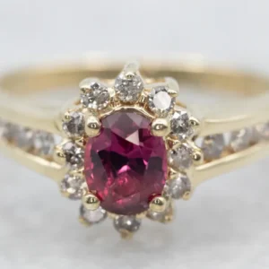 Kurk blok Ruby and Diamond Halo Anniversary Ring