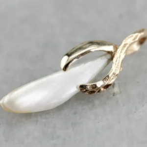 Natural Pearl Pendant Yellow Gold