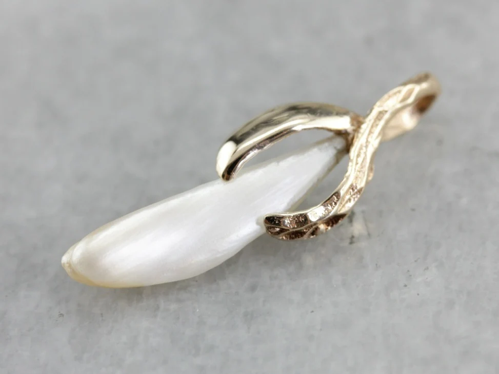 Natural Pearl Pendant Yellow Gold