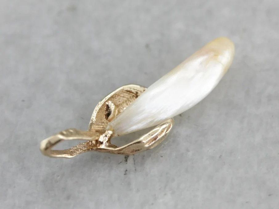 Natural Pearl Pendant Yellow Gold