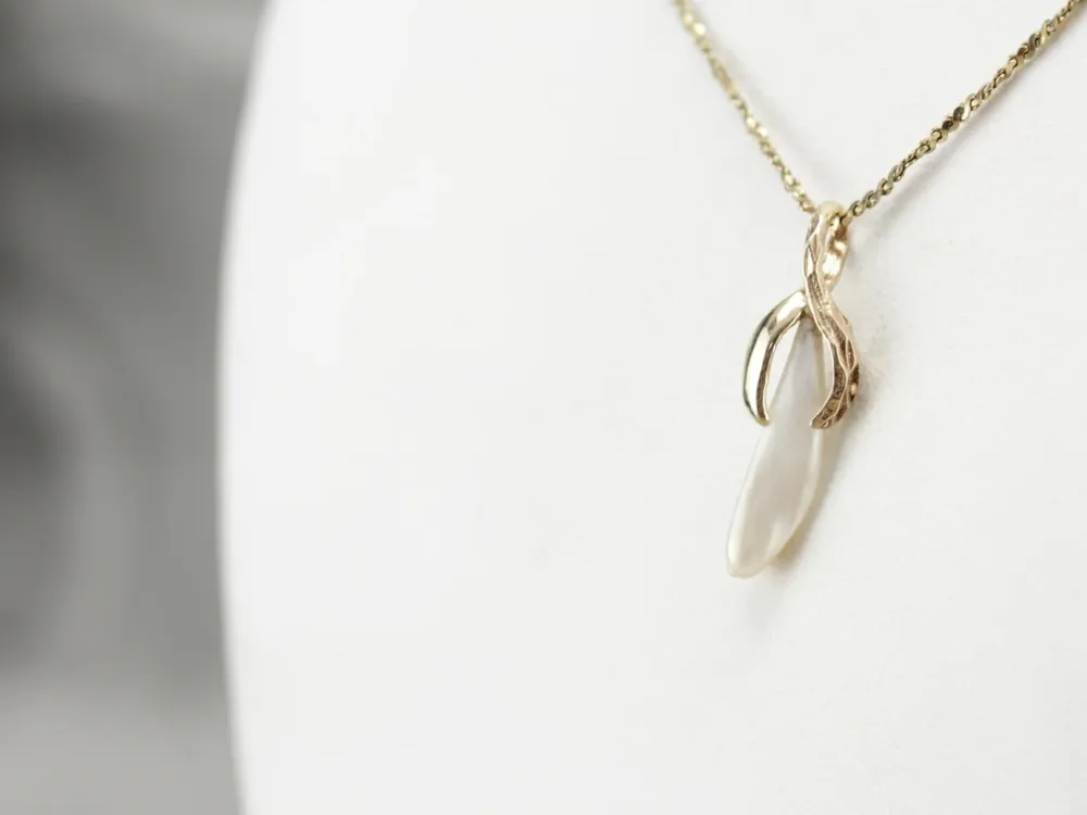Natural Pearl Pendant Yellow Gold