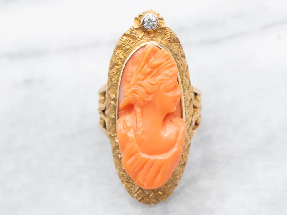 Victorian Revival Handgesneden Coral Cameo and Diamond Ring - Onbehandeld