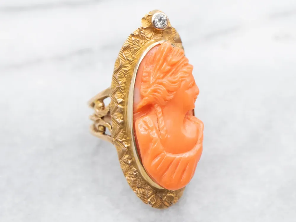 Victorian Revival Handgesneden Coral Cameo and Diamond Ring - Onbehandeld