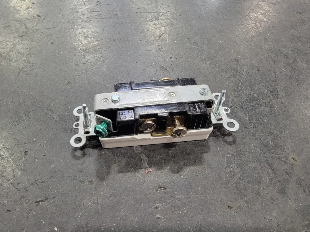 15A 125V Duplex Receptacle 26242-W