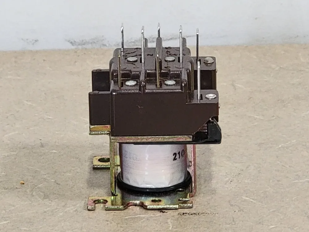 12 Amp Magnetic Relay 90-342