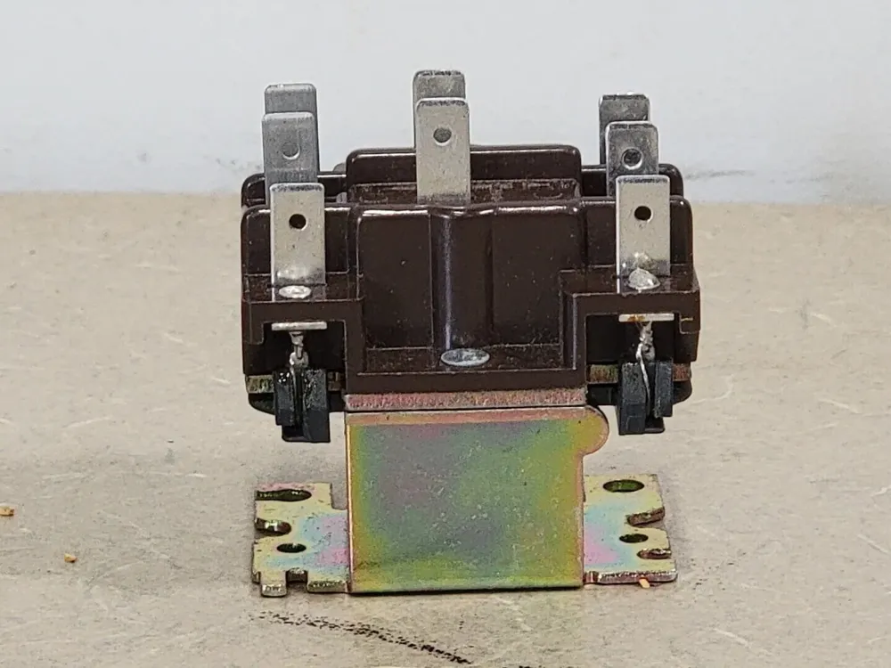 12 Amp Magnetic Relay 90-342