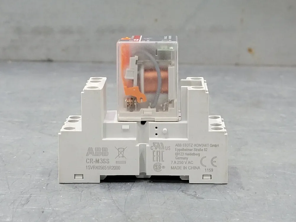12 Amp Pluggable Interface Relay CR-M024AC2L w/ Relay Socket 1SVR405651R2000