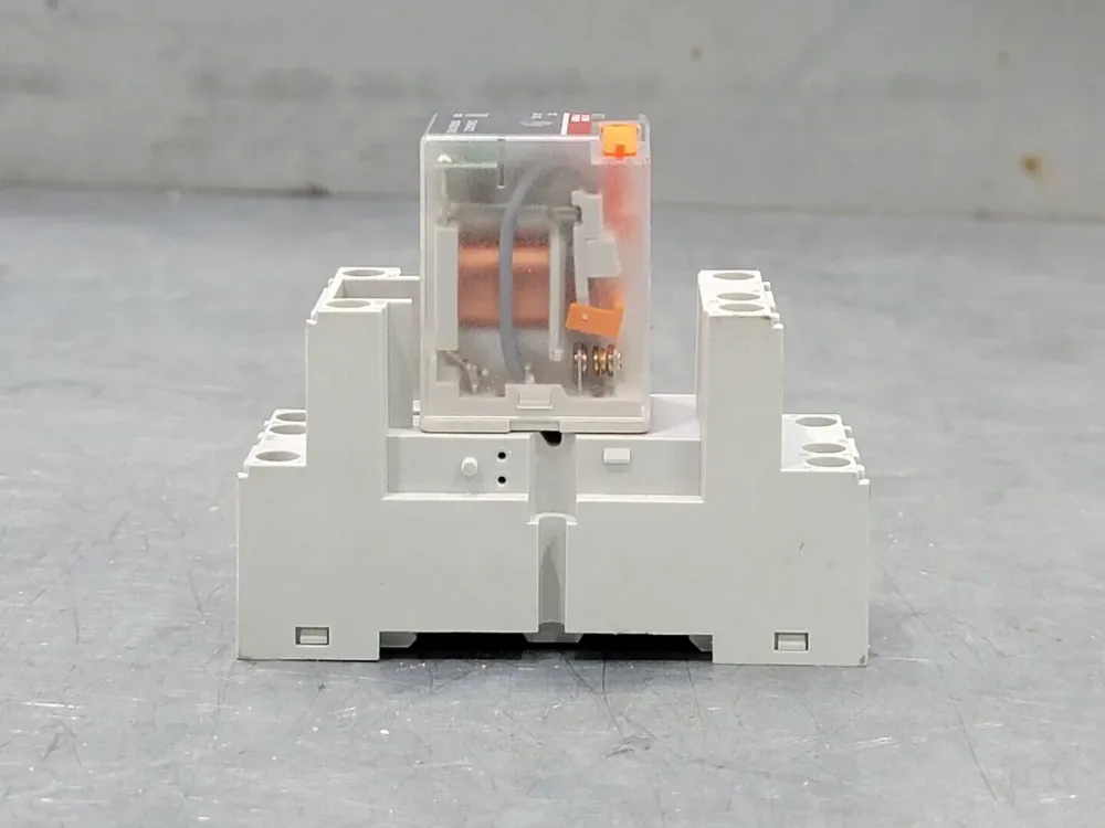 12 Amp Pluggable Interface Relay CR-M024AC2L w/ Relay Socket 1SVR405651R2000